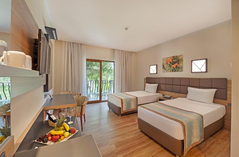 Standard Double Room image 2