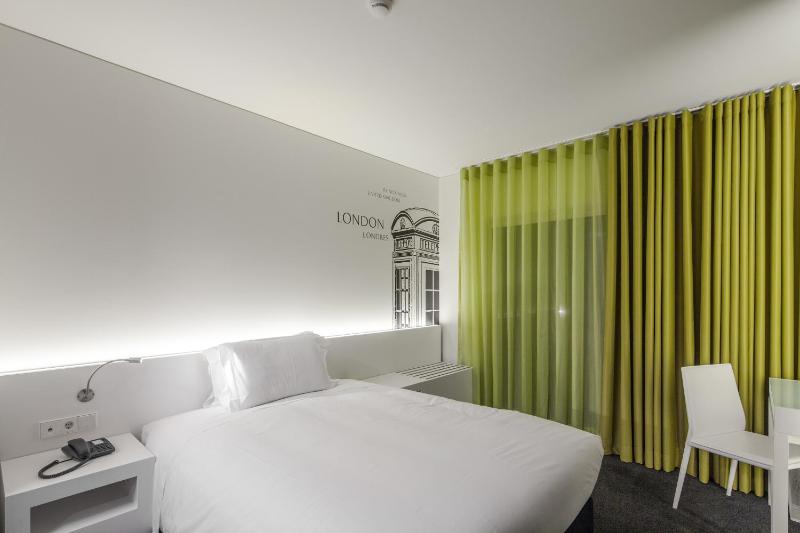 Standard Single Room image 4