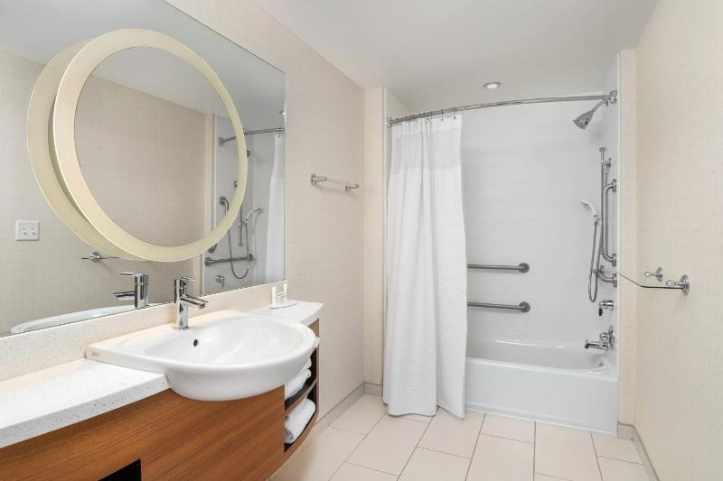Studio, One King Bed + Twin Trundle Bed, River View with Balcony image 3