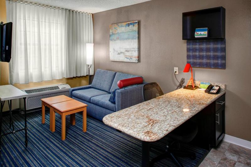 One-Bedroom Queen Suite with Sofa Bed image 1