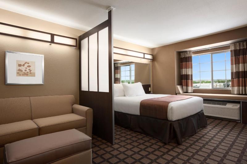 Queen Suite - Non-Smoking image 4