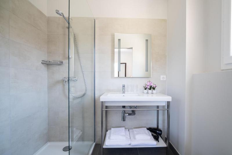 Two-Bedroom Apartment with Sea View image 1