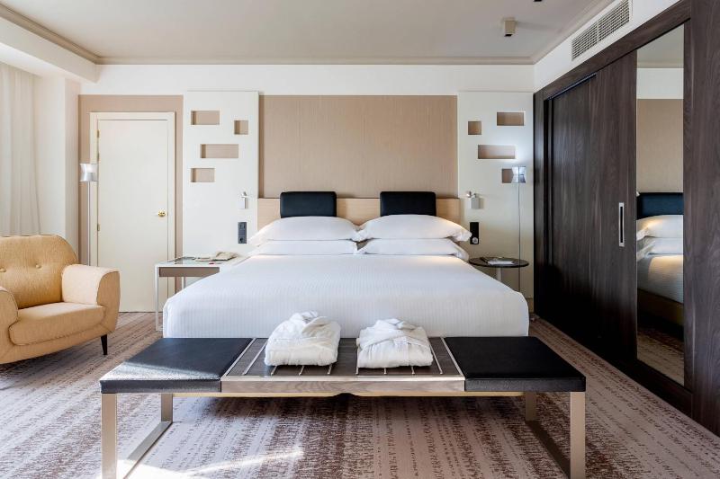 Executive King Suite with Lounge Access image 1