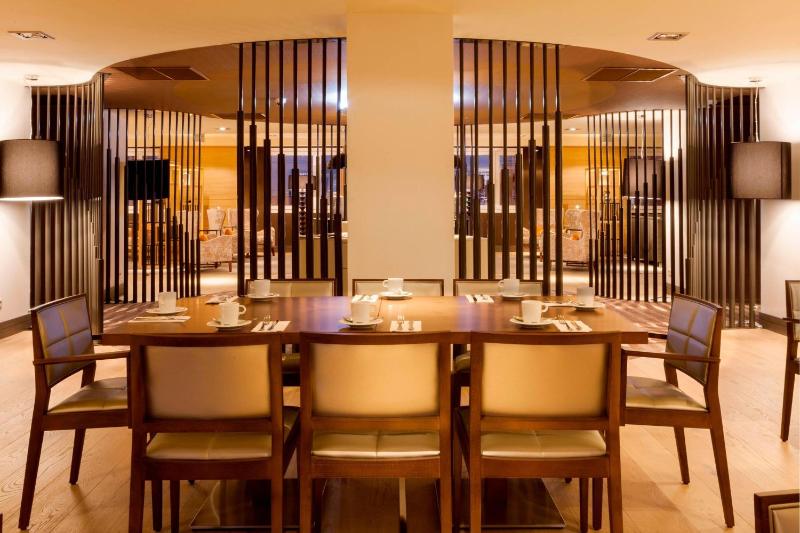 Executive King Suite with Lounge Access image 2