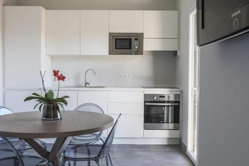 Two-Bedroom Apartment with Garden View image 4