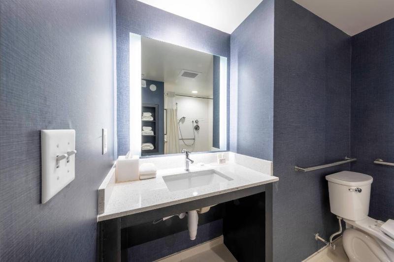 1 Bedroom Suite, 2 Queen image 2