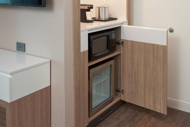 King Suite with Trundle Bed image 4