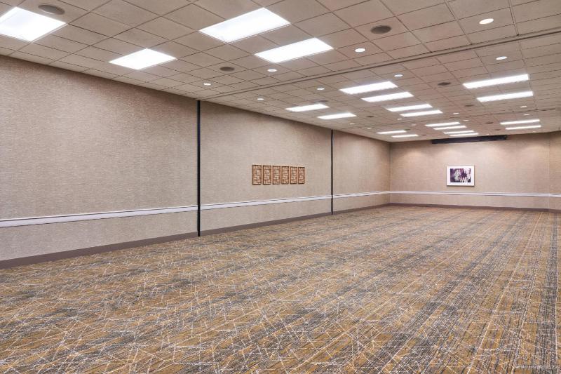 Sheraton Portland Airport Hotel - image 4