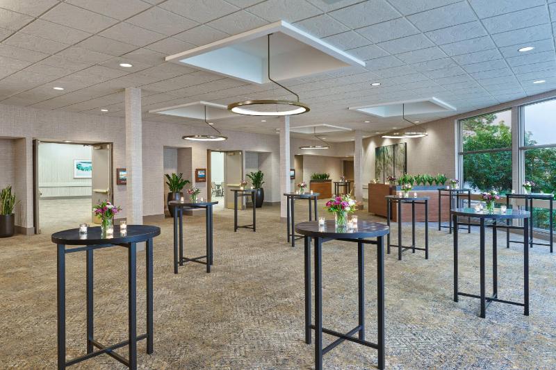 Sheraton Portland Airport Hotel - image 10