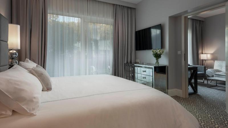 Superior King Suite with Balcony image 2