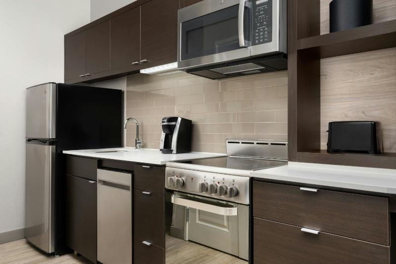 TownePlace Suites by Marriott Houston Hobby Airport - image 15