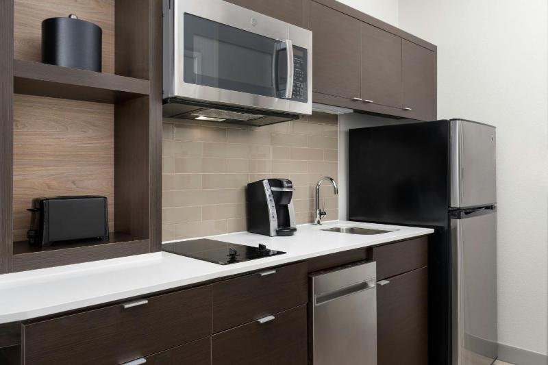 TownePlace Suites by Marriott Houston Hobby Airport - image 18