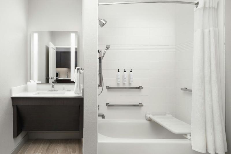 TownePlace Suites by Marriott Houston Hobby Airport - image 10