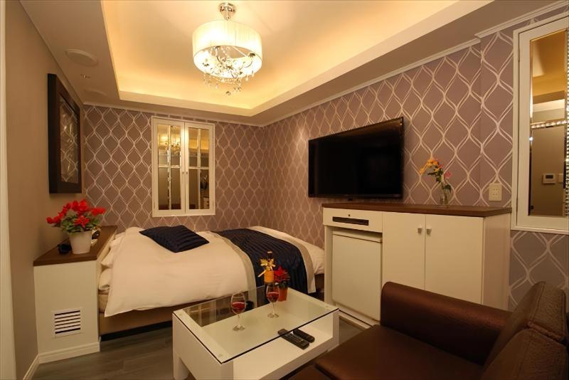 HOTEL Shuffle - image 9