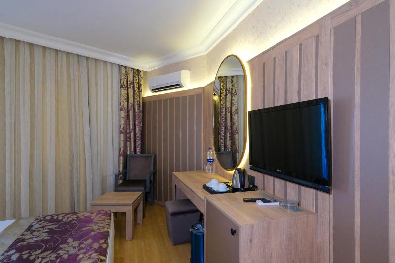 Standard Double Room image 3