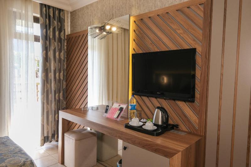 Standard Double Room image 4
