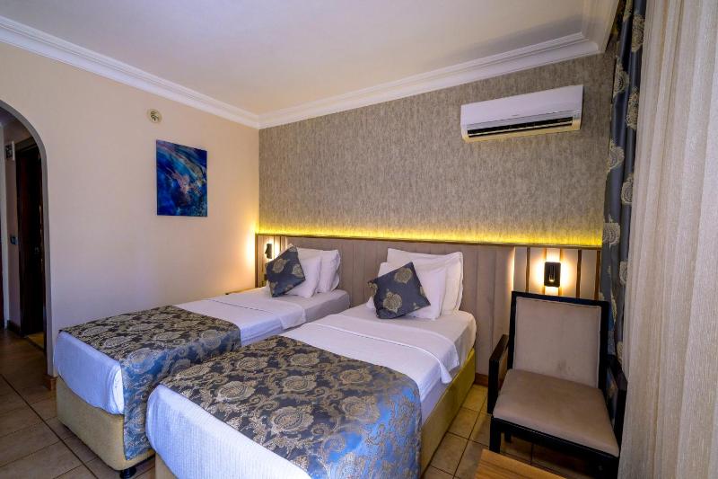 Standard Double Room image 2