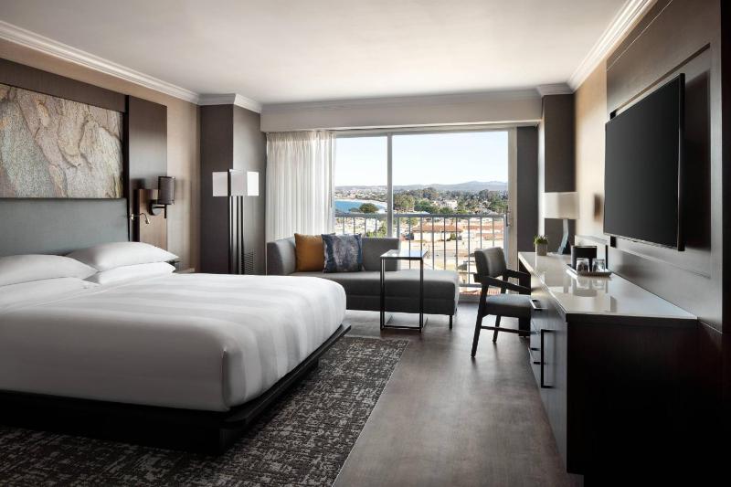 King Room with Partial Bay View image 1