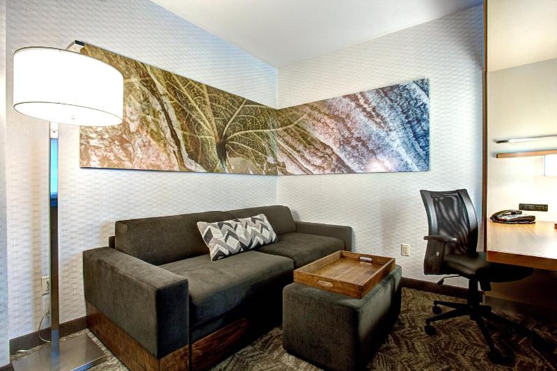 King Room with Sofa Bed image 4