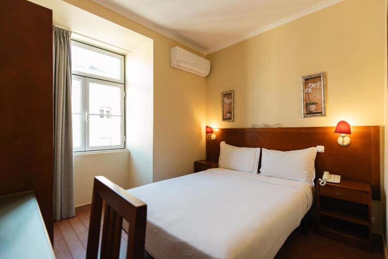 Double Room image 3
