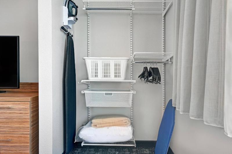 1 Bedroom Suite, 1 Queen, Sofa bed image 4