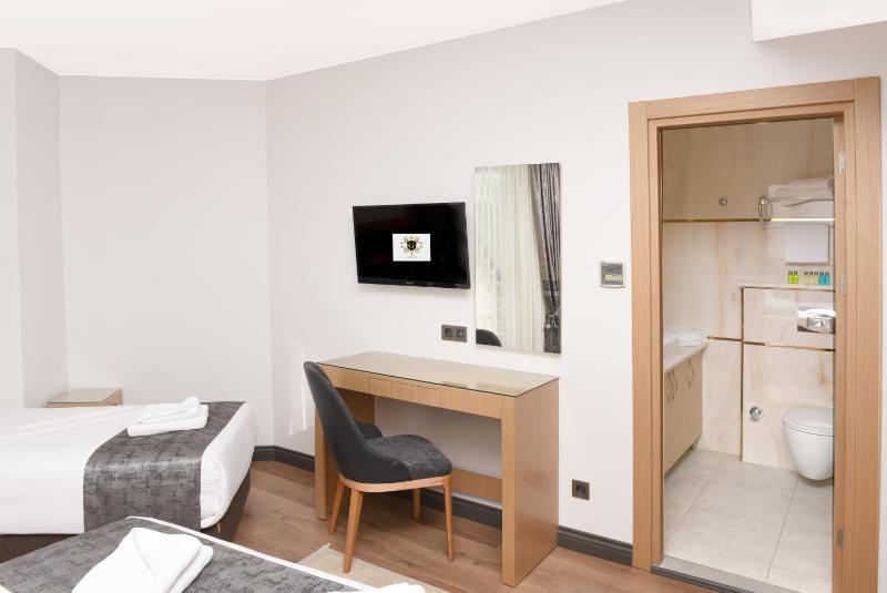 Standard Triple Room image 3