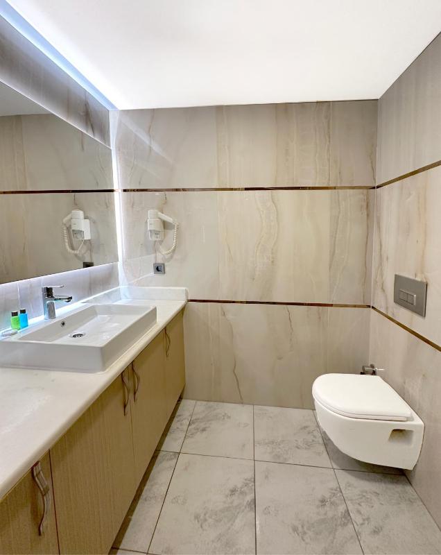 Standard Quadruple Room image 4