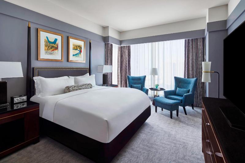 Parlor Suite, 1 Bedroom Suite, 1 King, Sofa bed image 1