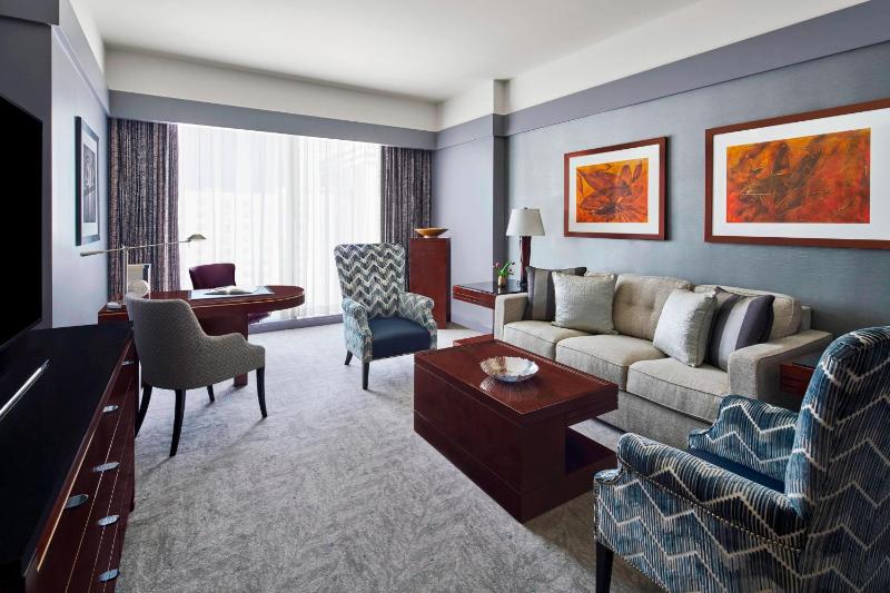 Parlor Suite, 1 Bedroom Suite, 1 King, Sofa bed image 3