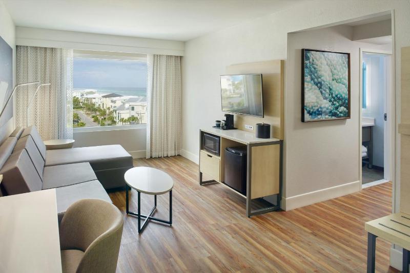 One-Bedroom Executive Suite with Balcony - Gulf Front image 2