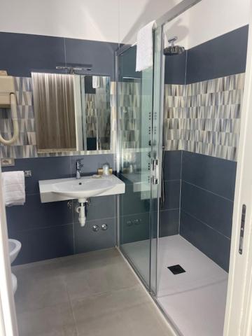Standard Double or Twin Room with Sea View image 1