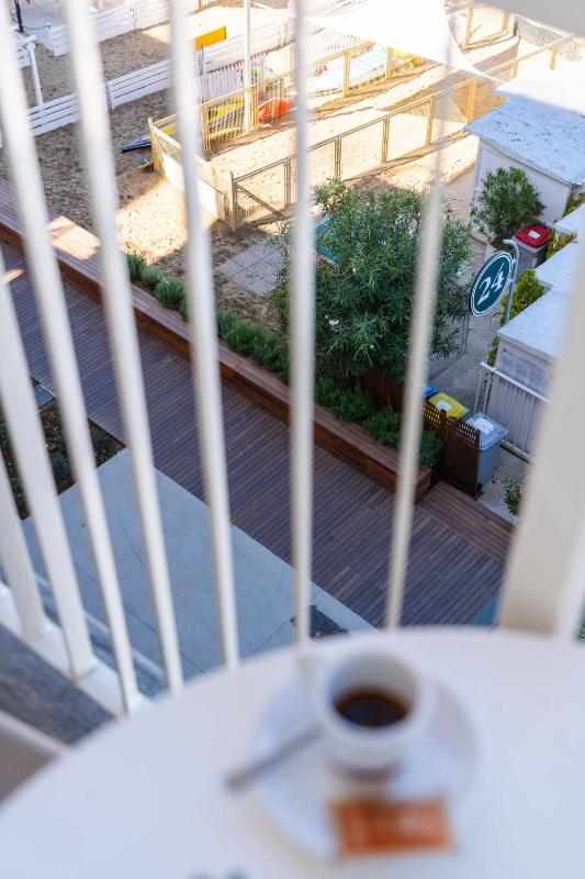 Double Room with Sea View image 4