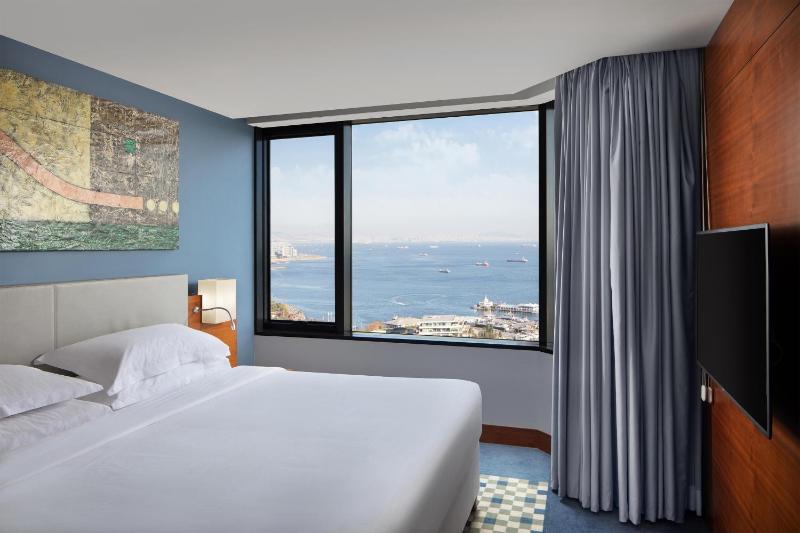 Superior King Room with Sea View image 4