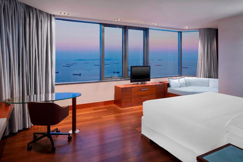 Club Room with Club Lounge Access and Sea View image 1