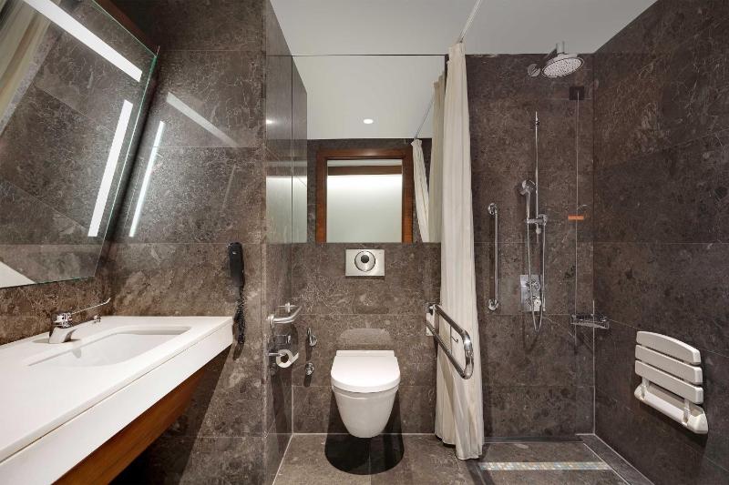 Club Room with Club Lounge Access and Sea View image 4