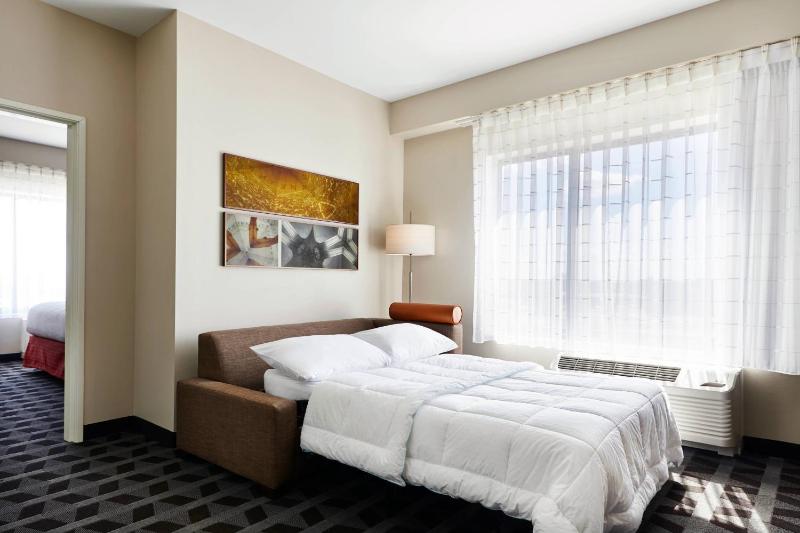 1 Bedroom Suite, 1 Queen, Sofa bed image 3
