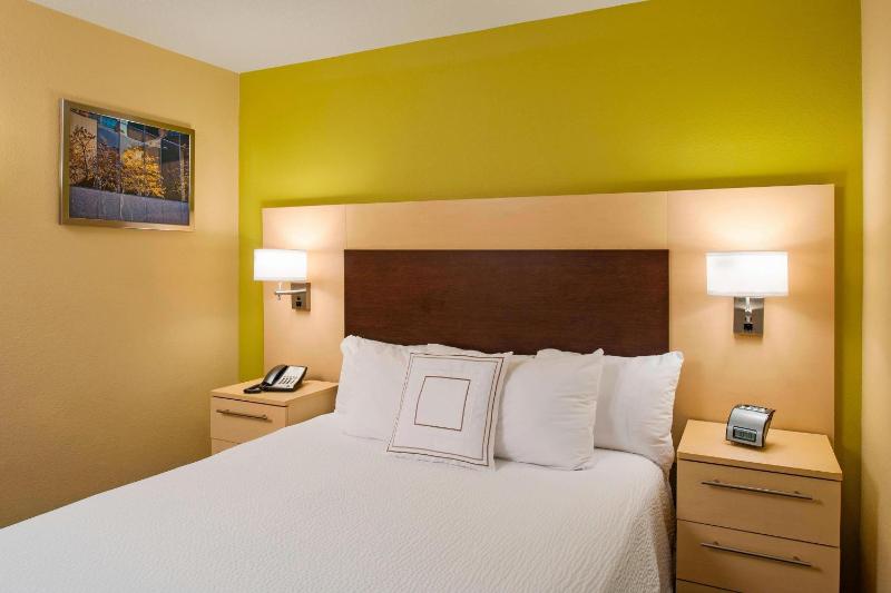 Two-Bedroom Suite image 4