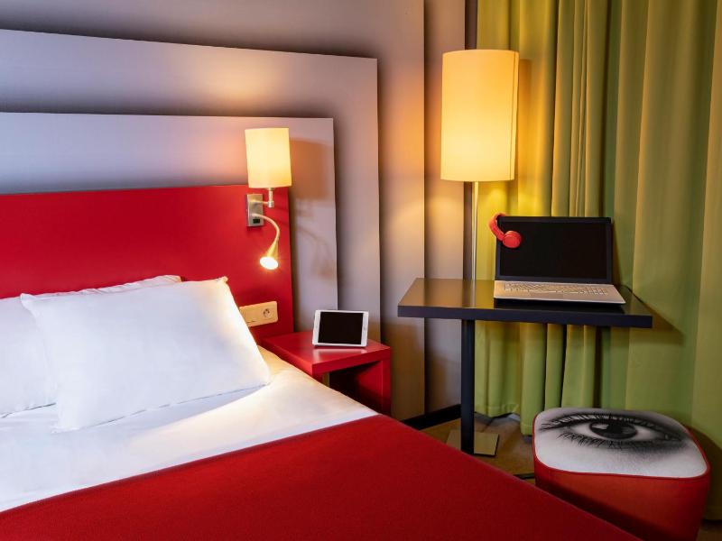 Standard Double Room with Sofa Bed and Shower image 2