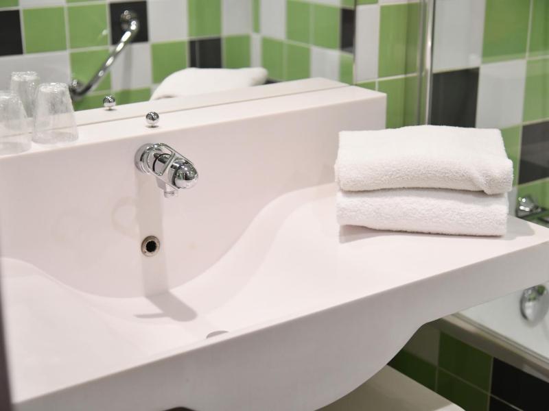 Standard Double Room with Sofa Bed and Shower image 3