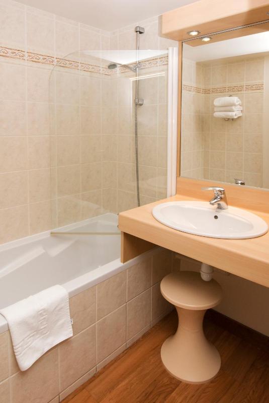 Triple Room (3 single Beds) image 2