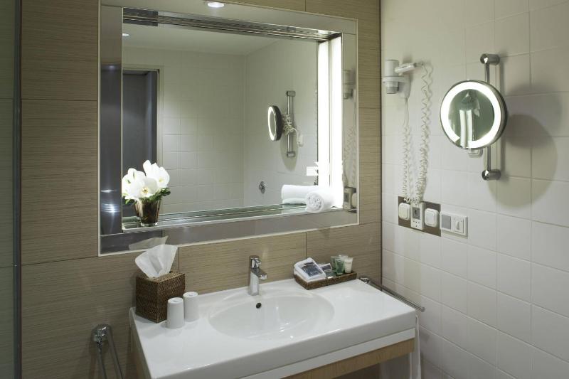 Classic Twin Room image 4