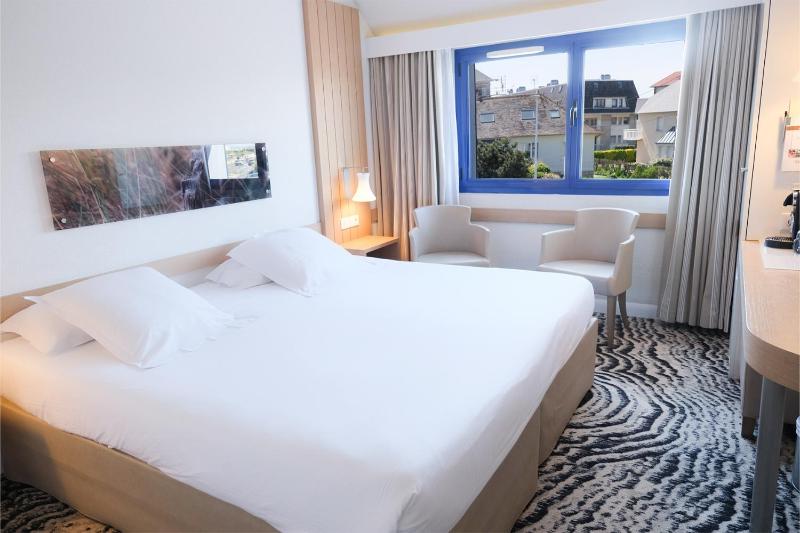 Standard Double Room with Spa Access  image 3