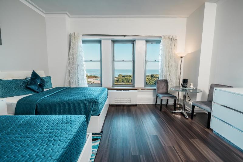 Double Room with Two Double Beds with Lake View image 2