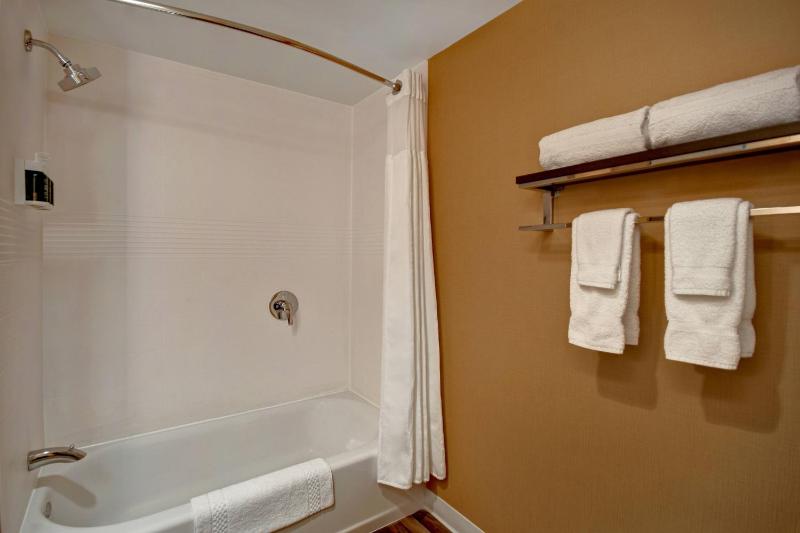 1 Bedroom Suite, 1 King, Sofa bed, Poolside view image 3