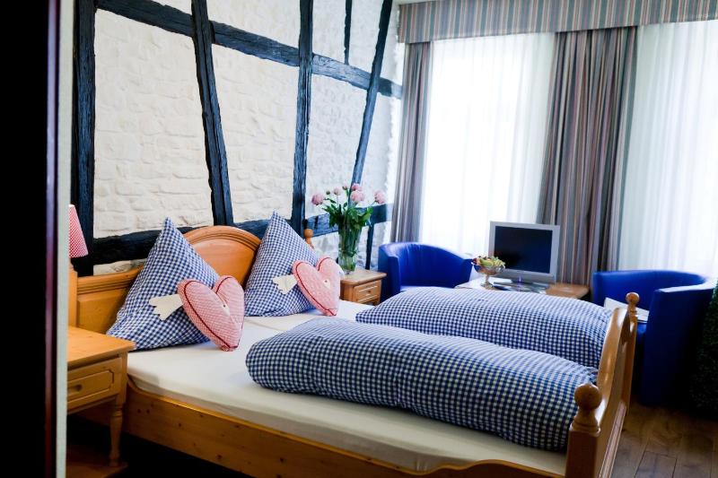 Standard Double Room image 4