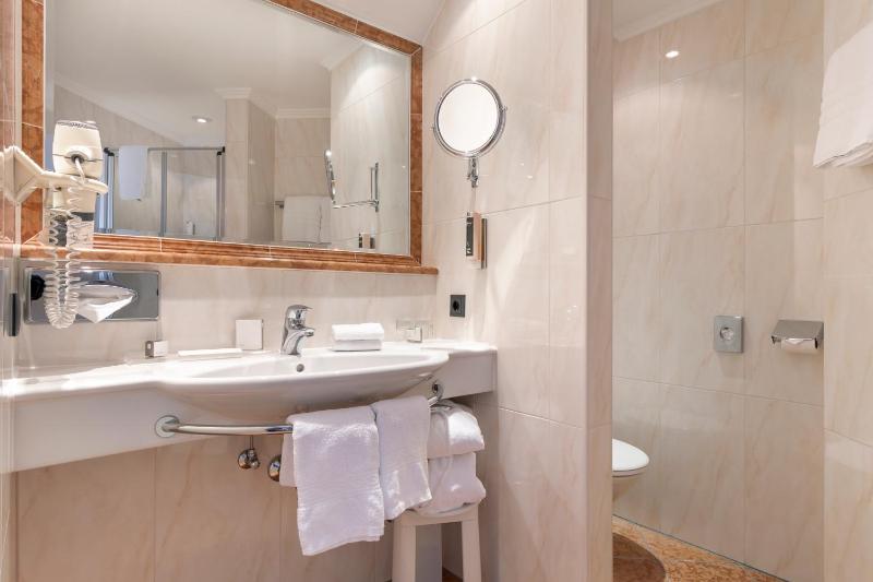 Single Room image 4