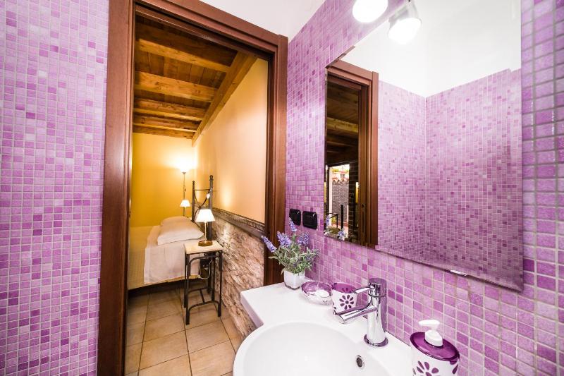 Double Room image 2