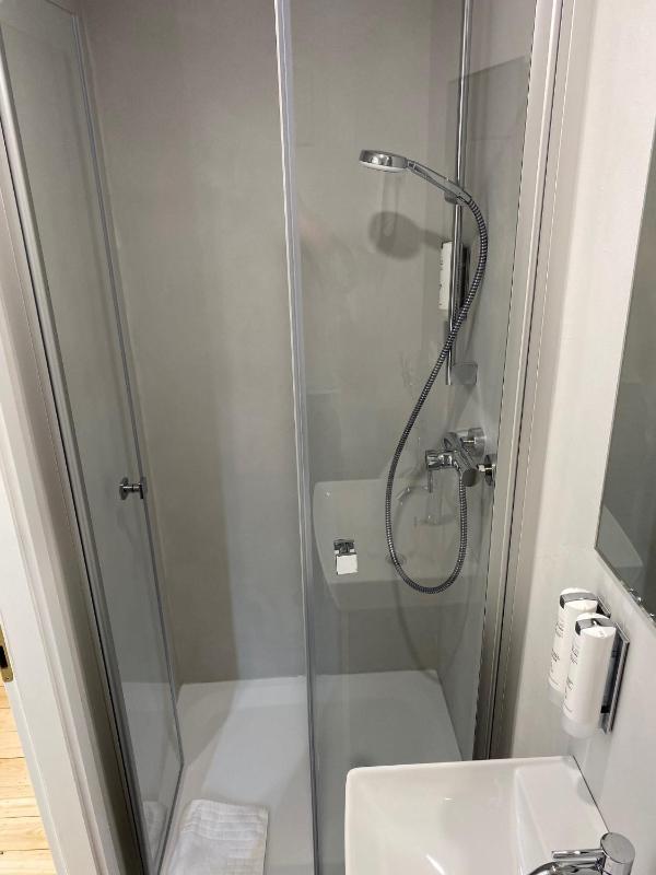 Budget Single Room image 3