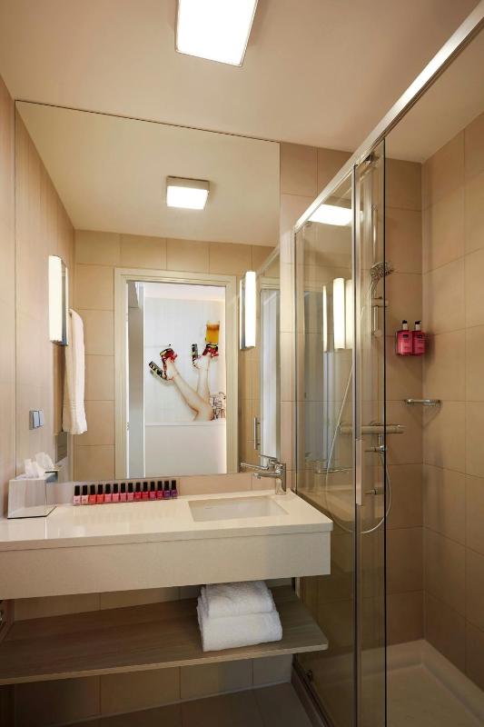 Moxy Twin Sleeper, Guest room, 2 Twin/Single Bed(s) image 2