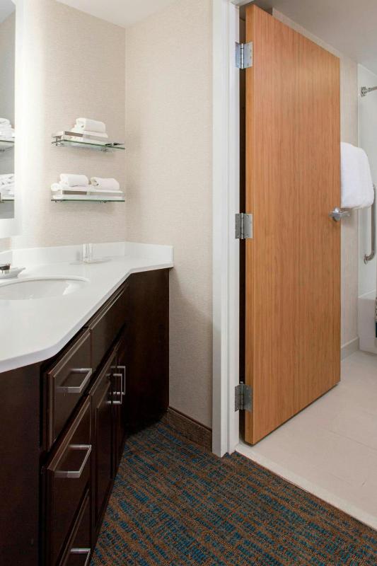 One-Bedroom King Suite with Sofa Bed image 4